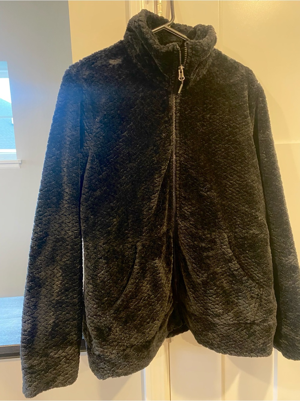 Free Country Women’s Sz.Large Black Zip up with Pockets. Item 0019